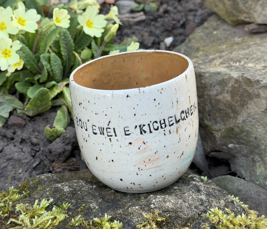 Handmade ceramic cup "frou ewéi e kichelchen"