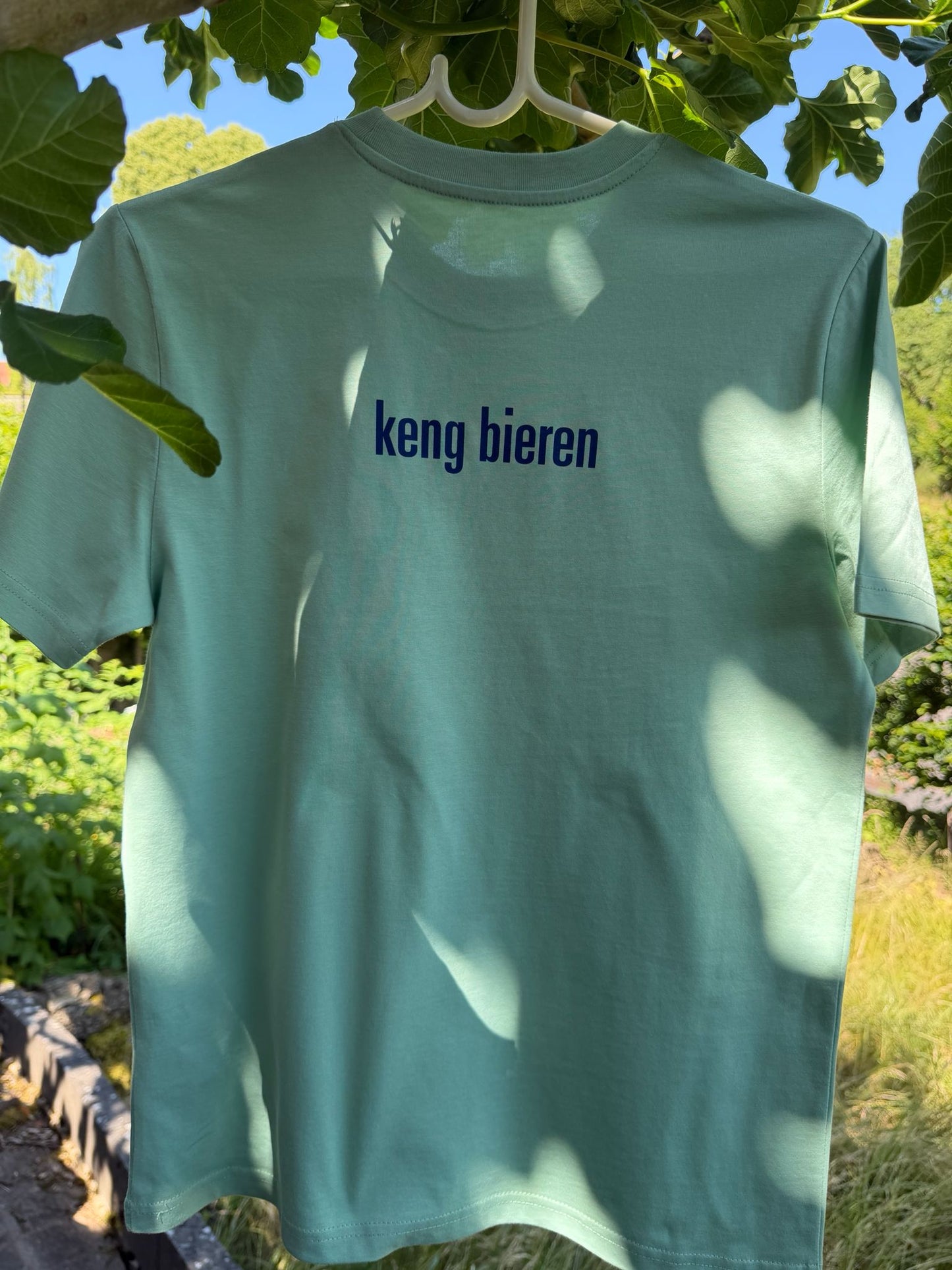 "een äppelbam mécht keng bieren" Unisex T-Shirt