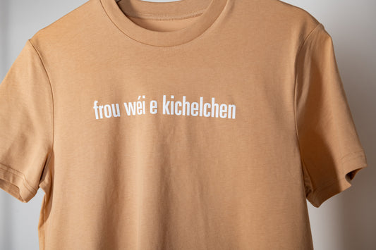 "frou wéi e kichelchen" Unisex T-Shirt