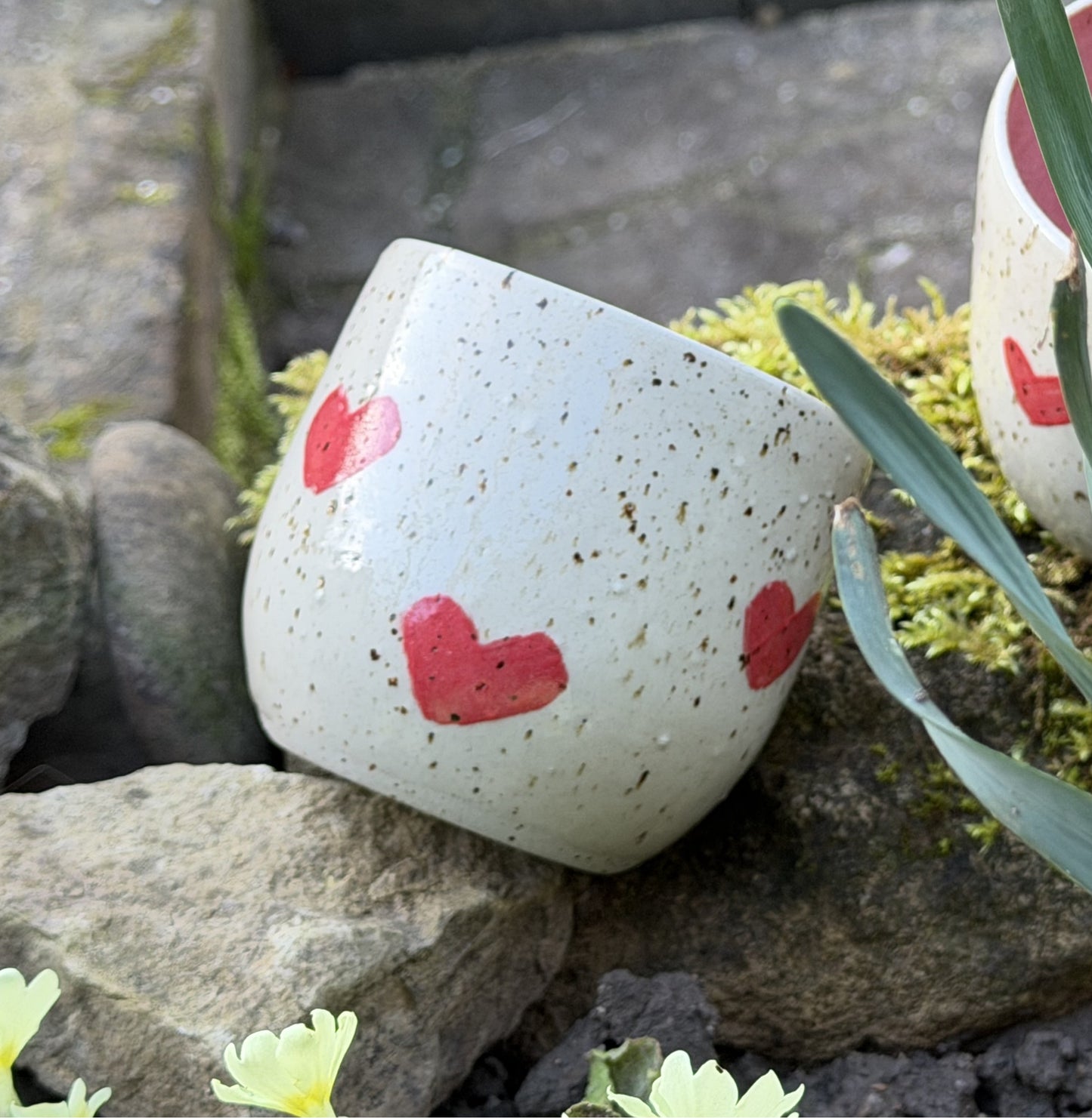 Handmade ceramic cup "frou ewéi e kichelchen"