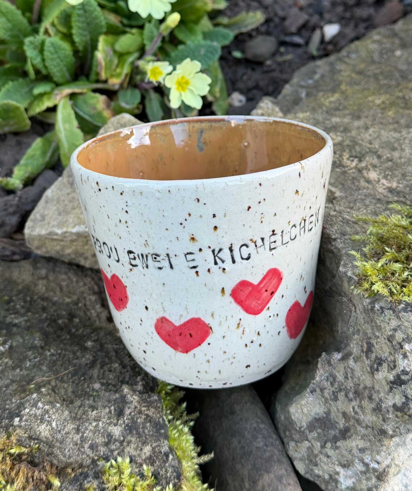 Handmade ceramic cup "frou ewéi e kichelchen"
