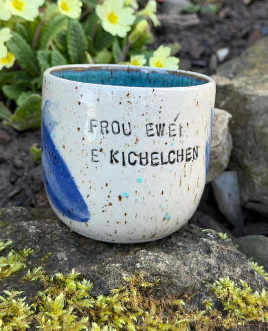 Handmade ceramic cup "frou ewéi e kichelchen"