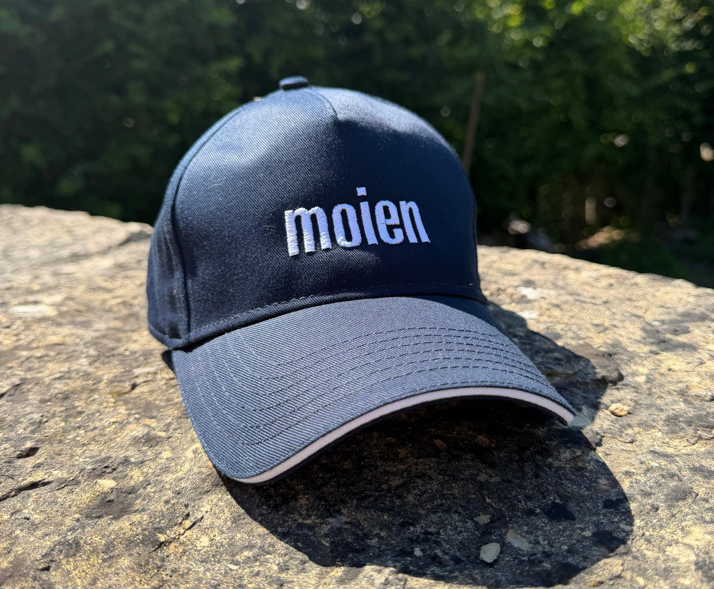 "moien" caps