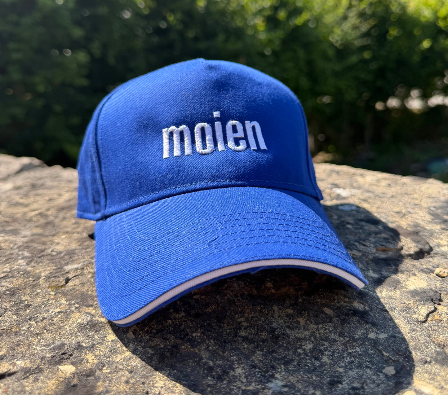 "moien" caps