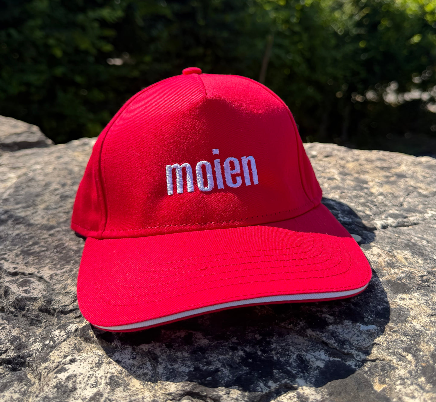 "moien" caps