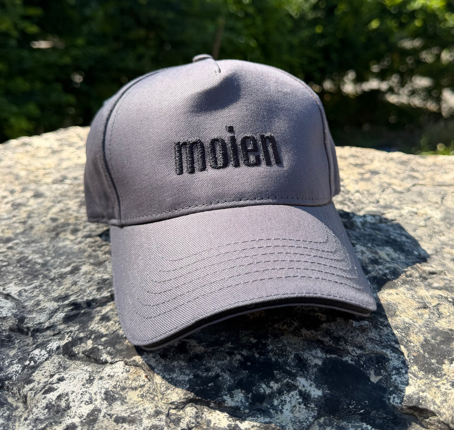 "moien" caps