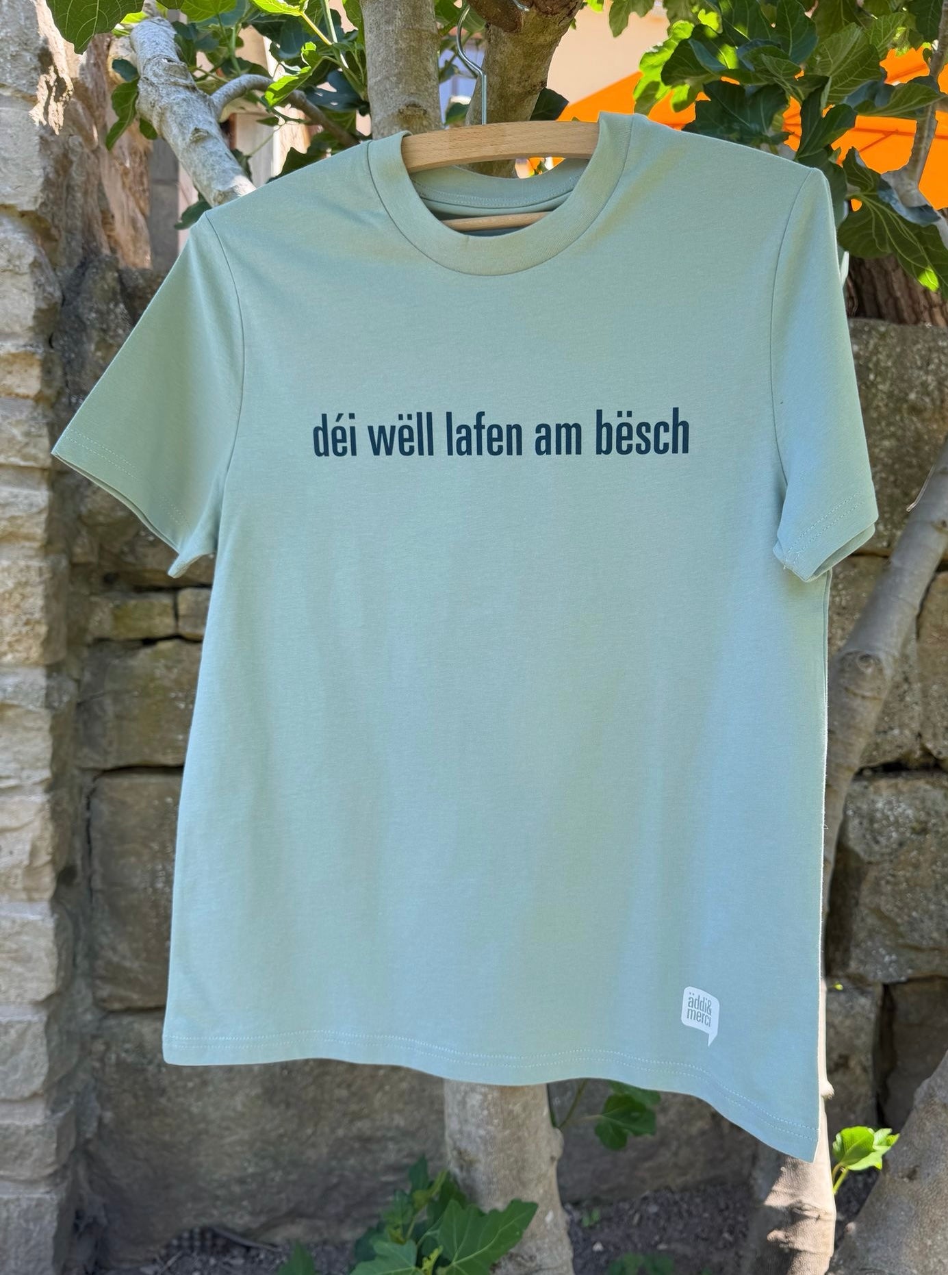 "déi wëll lafen am bësch" Unisex T-Shirt
