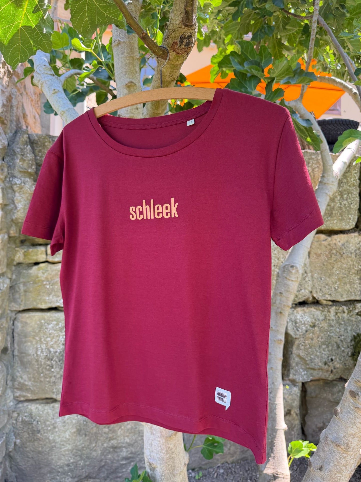 "schleek" Women T-Shirt